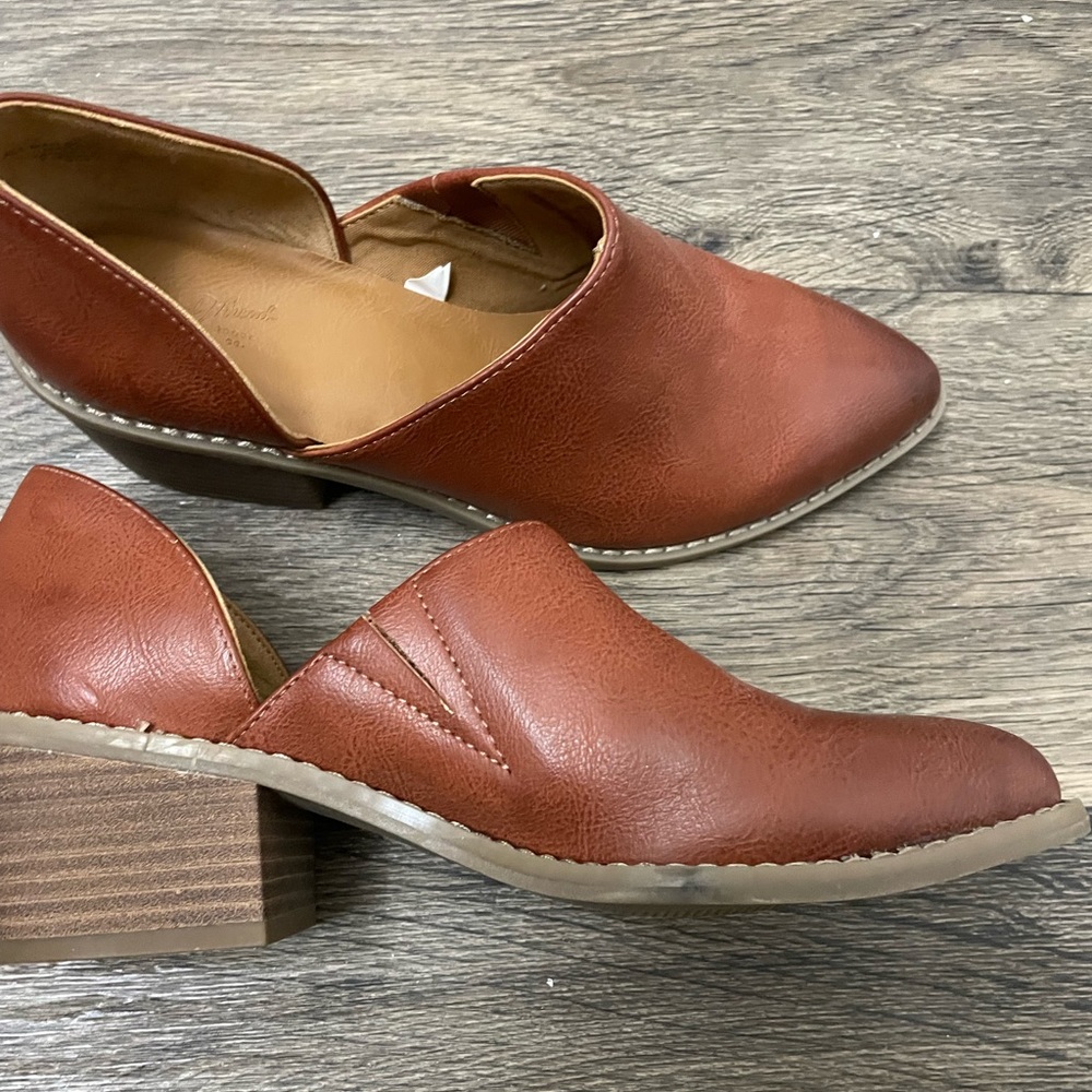 Universal Thread Mules - Picture 2 of 2